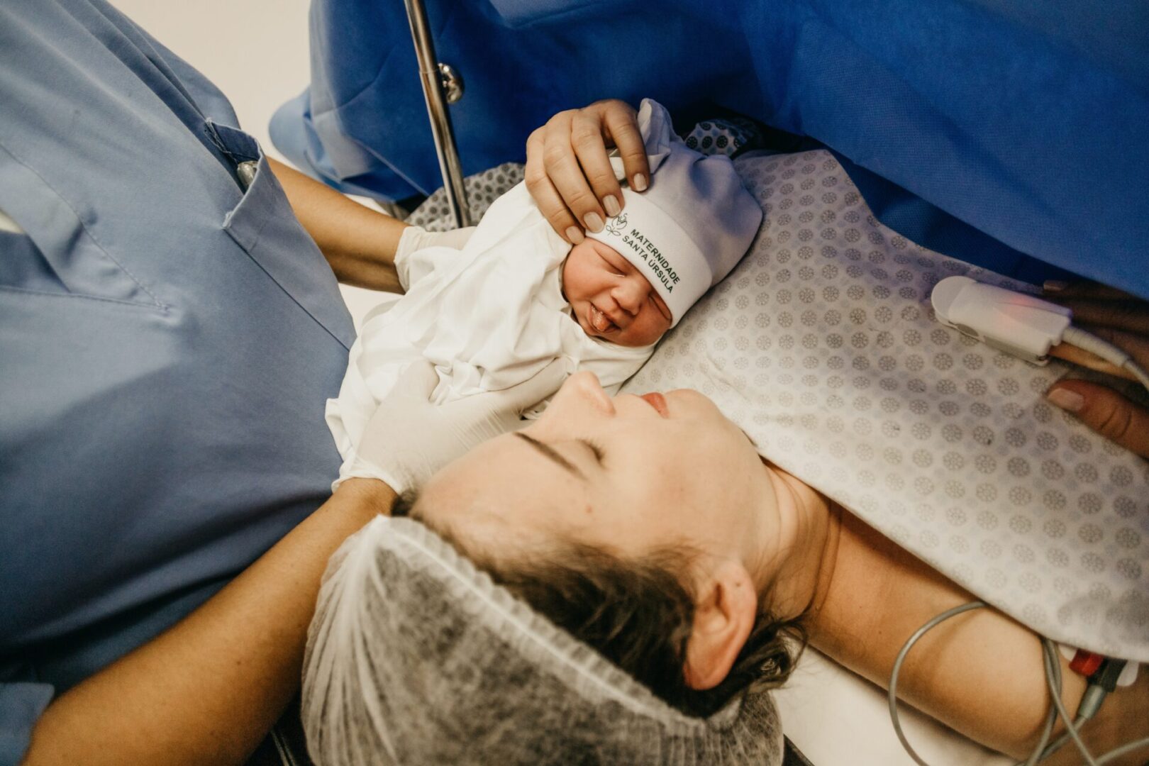 woman baby birth center vs hospital